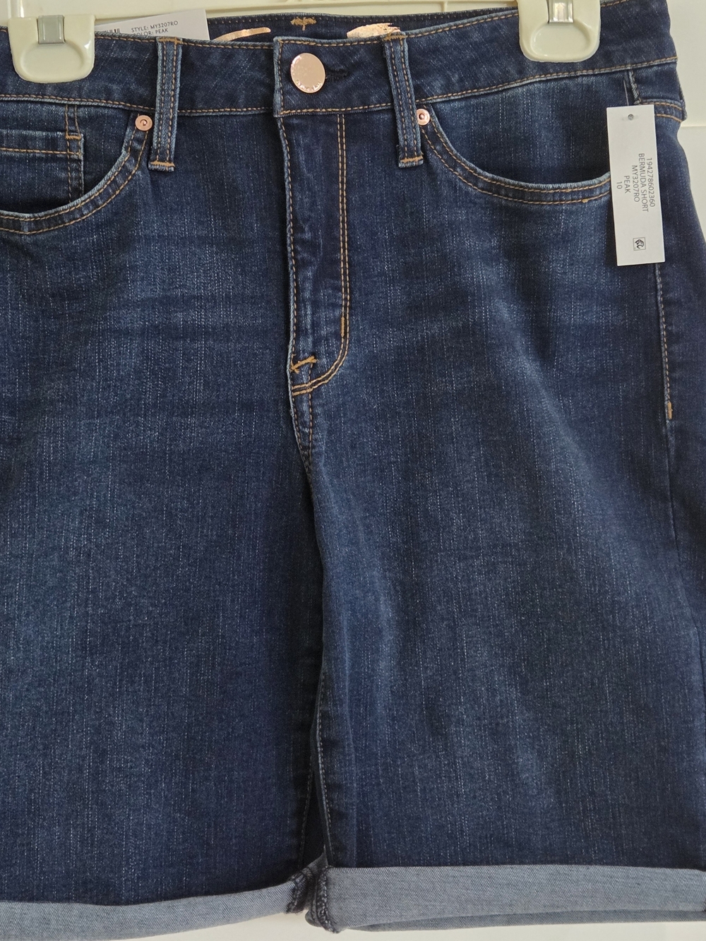 Women's Size 10 Dark Wash Rolled Cuff Stretch NWT